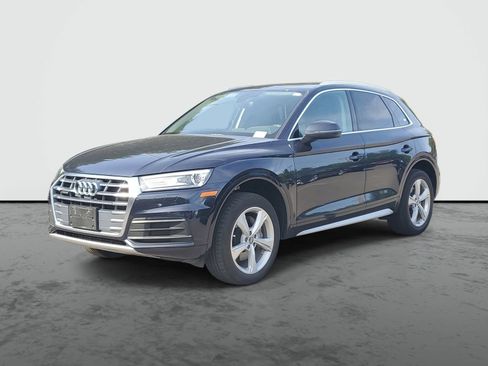 Used 2020 Audi Q5 2.0T Premium w/ Convenience Package image 2
