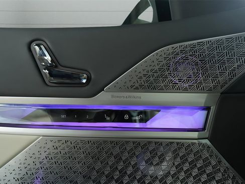 Used 2023 BMW 760i xDrive w/ Executive Package image 26