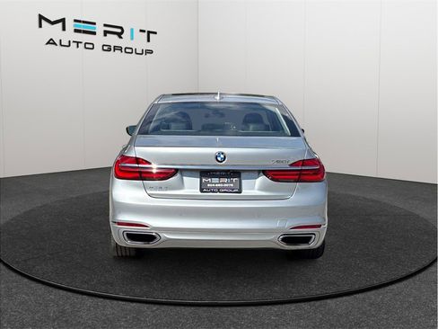 Used 2018 BMW 750i image 8
