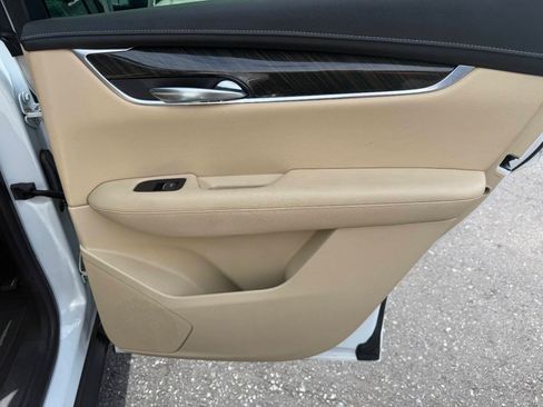 Used 2017 Cadillac XT5 FWD image 43