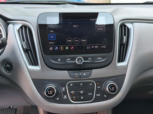 Used 2025 Chevrolet Malibu LT FWD image 29