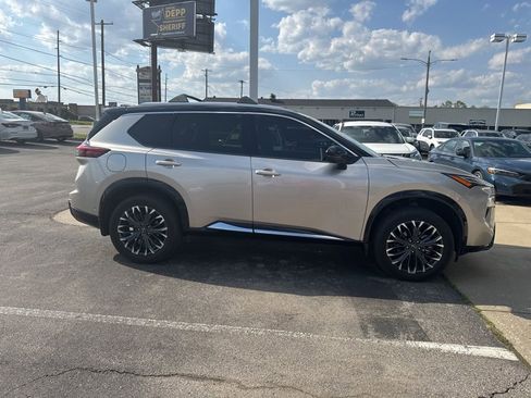 Used 2025 Nissan Rogue Platinum w/ Platinum Premium Package image 17