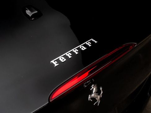 Used 2019 Ferrari Portofino RWD image 15