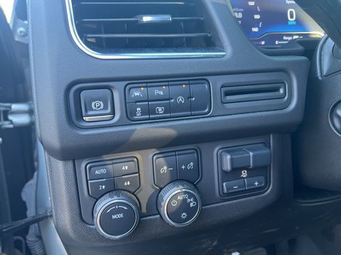 Used 2024 Chevrolet Suburban RST w/ Luxury Package image 17