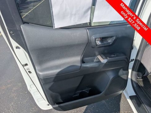 Used 2016 Toyota Tacoma TRD Sport w/ Towing Package AWD/4WD image 11