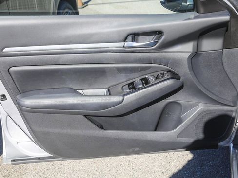 Used 2023 Nissan Altima 2.5 SV FWD image 19