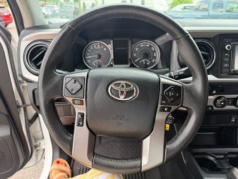 Used 2017 Toyota Tacoma SR5 w/ Tow Package AWD/4WD image 12
