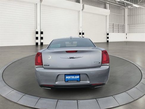Used 2018 Chrysler 300 S image 3