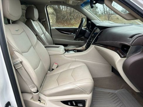Used 2016 Cadillac Escalade Luxury image 14