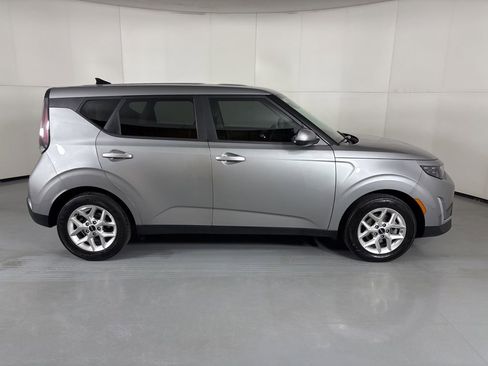 Used 2023 Kia Soul LX w/ Option Group 015 FWD image 11