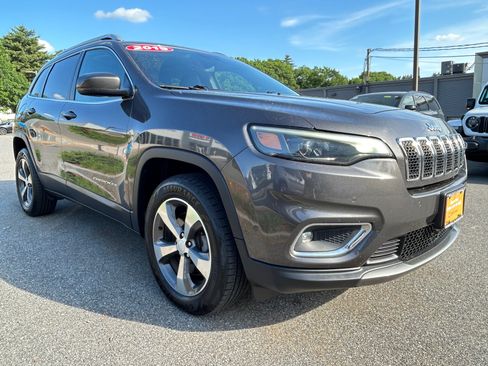Used 2019 Jeep Cherokee Limited w/ Luxury Group AWD/4WD image 12