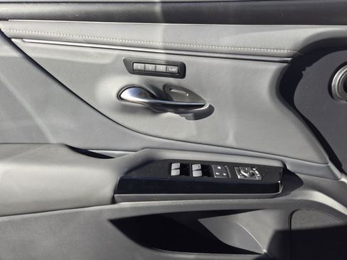 New 2025 Lexus ES 350 w/ Premium Package image 16