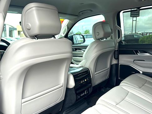 Used 2023 Jeep Wagoneer L Series II w/ Convenience Group I image 17