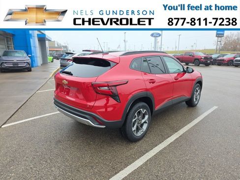 New 2026 Chevrolet Trax LT w/ Sunroof Package image 7