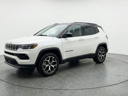 Used 2025 Jeep Compass Limited AWD/4WD image 3