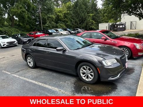 Used 2015 Chrysler 300 Limited RWD image 8