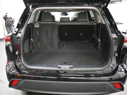 Certified 2023 Toyota Highlander XLE image 25