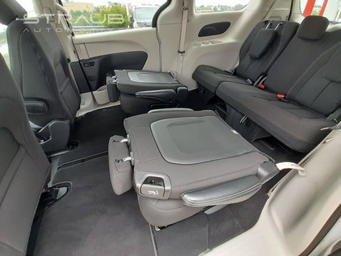 Used 2023 Chrysler Voyager LX FWD image 41