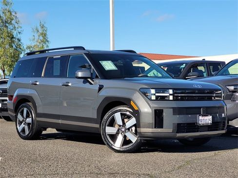 Used 2025 Hyundai Santa Fe Limited image 2