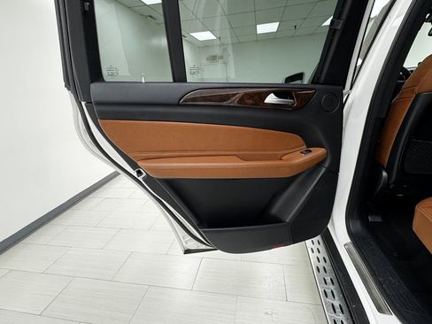 Used 2018 Mercedes-Benz GLS 450 4MATIC image 11