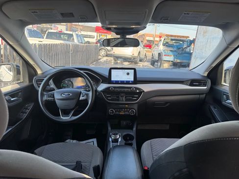 Used 2021 Ford Escape SE image 14