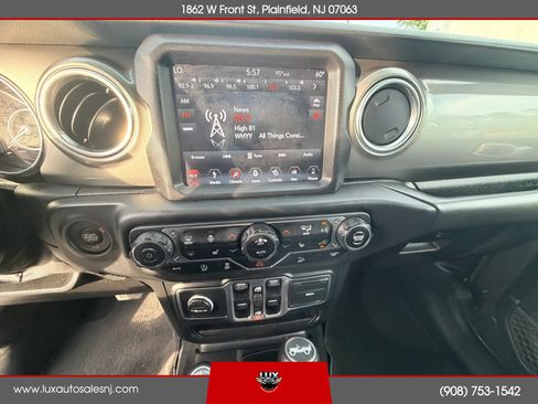 Used 2018 Jeep Wrangler Unlimited Sahara AWD/4WD image 22