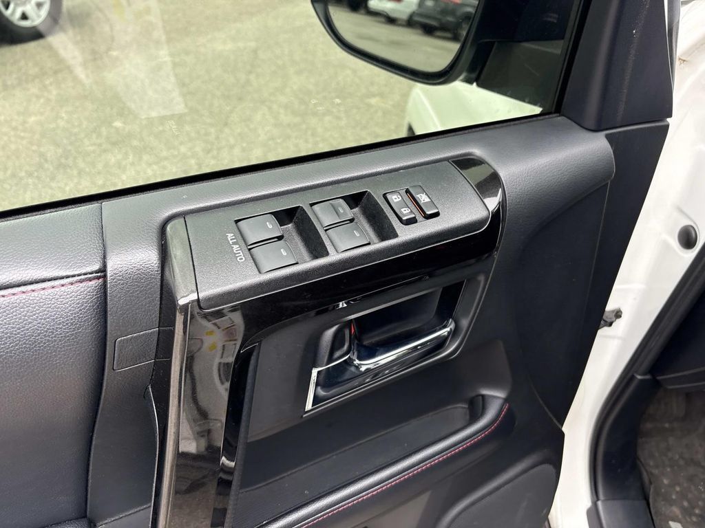 Used 2019 Toyota 4Runner TRD Off-Road Premium AWD/4WD image 11