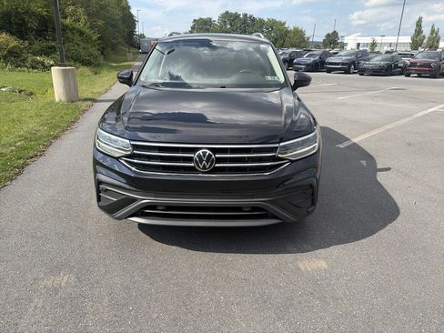 Certified 2022 Volkswagen Tiguan SE AWD/4WD image 2