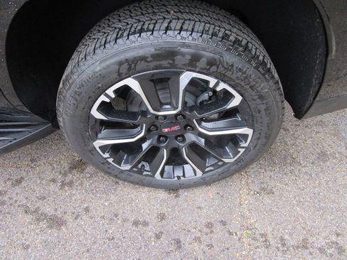 New 2026 GMC Yukon Elevation image 14