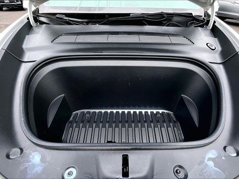 Used 2021 Tesla Model Y Long Range image 10