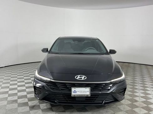Used 2025 Hyundai Elantra SEL FWD image 2