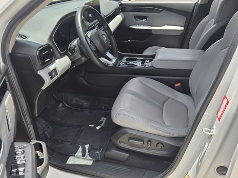 Certified 2025 Honda Pilot EX-L image 10