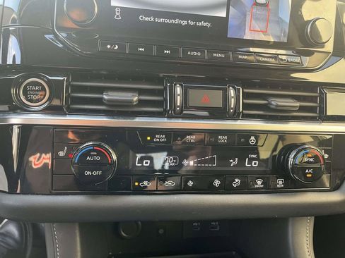 Used 2024 Nissan Pathfinder SL w/ SL Premium Package image 18