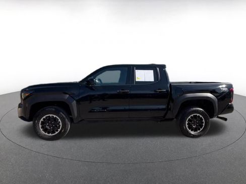 Used 2025 Toyota Tacoma TRD Off-Road AWD/4WD image 8