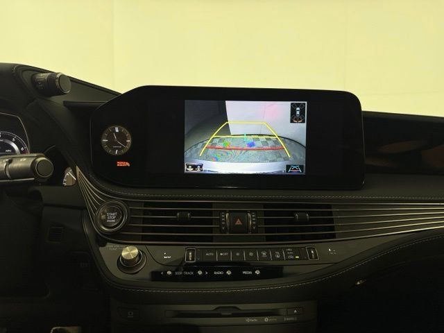 Used 2022 Lexus LS 500 w/ Accessory Package (Z2) RWD image 22