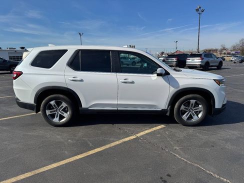 Certified 2025 Honda Pilot EX-L image 2