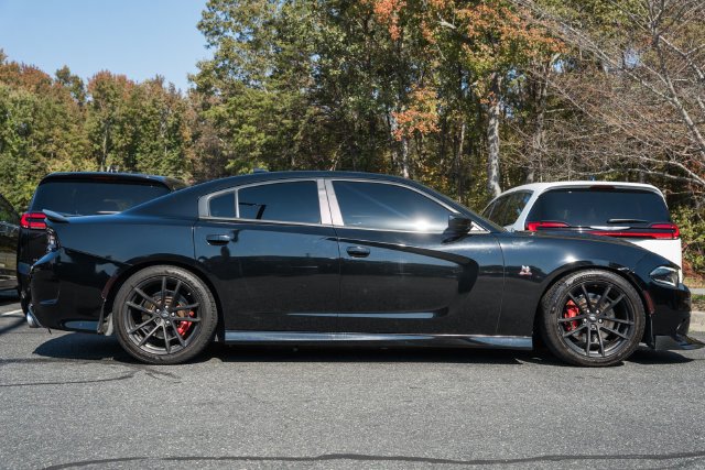 Used 2016 Dodge Charger R/T Scat Pack w/ Technology Group RWD image 4