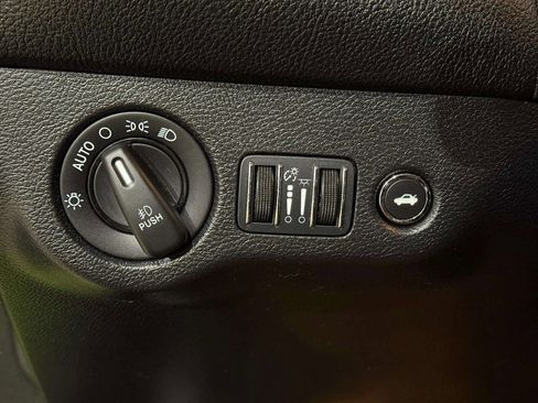 Used 2015 Dodge Challenger SRT w/ Technology Group image 9