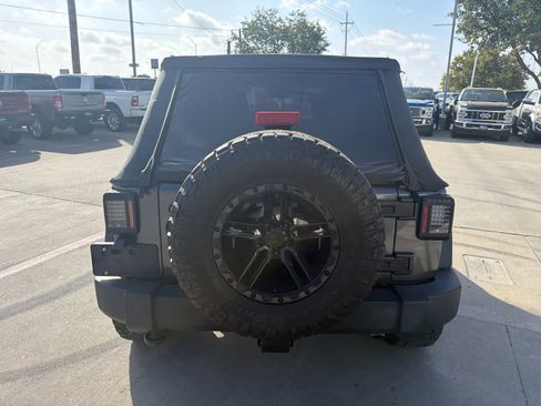 Used 2017 Jeep Wrangler Unlimited Sport AWD/4WD image 3