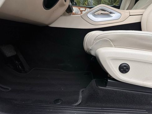 Used 2022 Mercedes-Benz GLS 450 4MATIC image 15