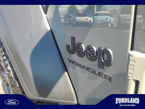 Used 2021 Jeep Wrangler Sport AWD/4WD image 23