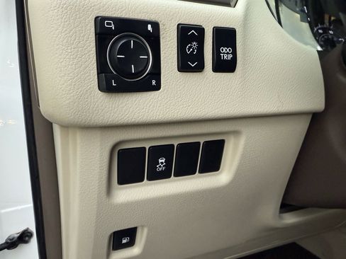 Used 2012 Lexus GX 460 image 38