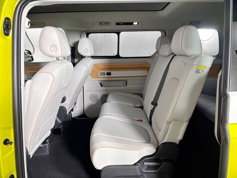 Certified 2025 Volkswagen ID. Buzz Pro S Plus RWD image 20