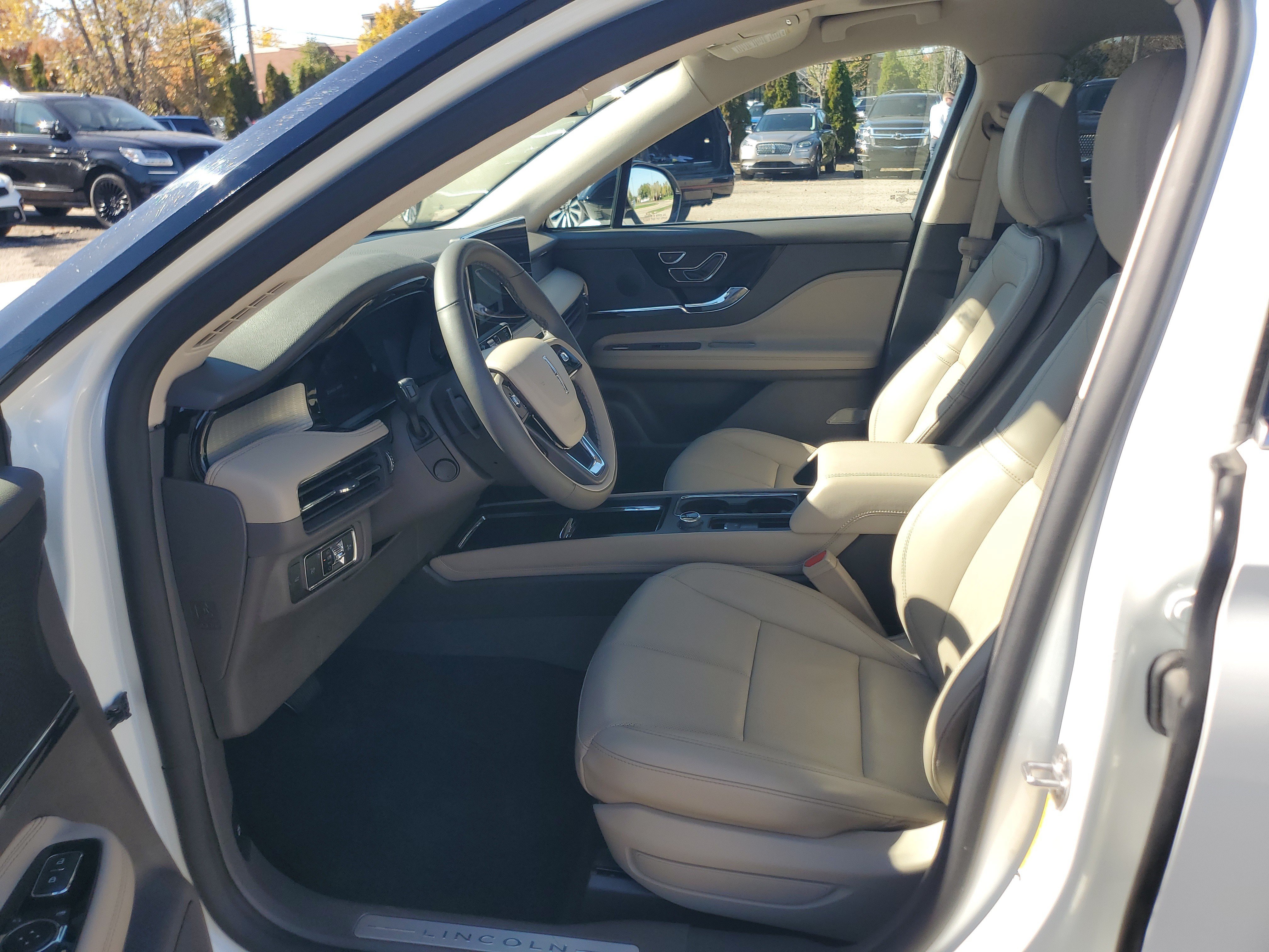 Certified 2024 Lincoln Corsair AWD w/ Equipment Group 101A image 12