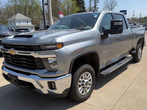 Used 2025 Chevrolet Silverado 2500 LT w/ Convenience Package image 4