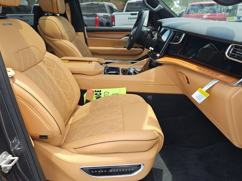 Used 2024 Jeep Grand Wagoneer L Series III w/ Rear Seat Video Group 1 AWD/4WD image 15