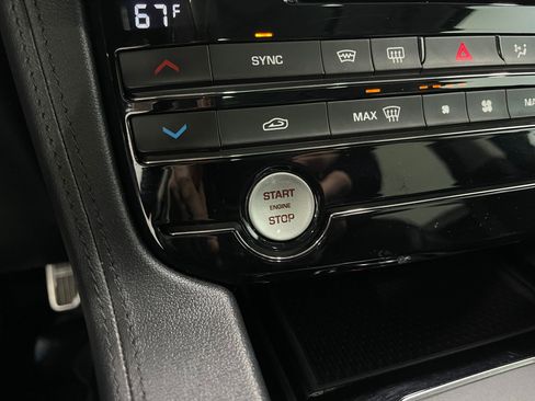 Used 2019 Jaguar F-PACE Prestige image 21