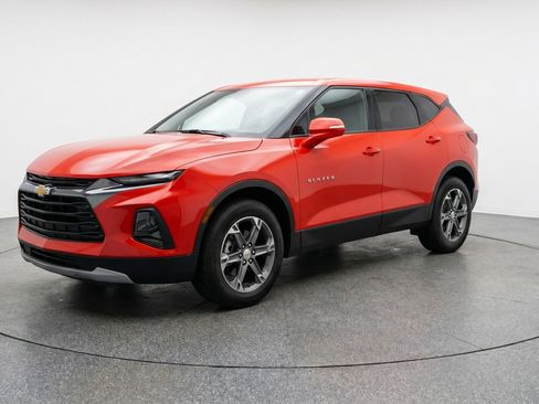 Used 2025 Chevrolet Blazer LT FWD image 3