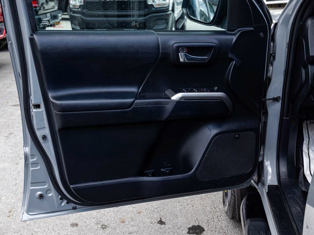 Used 2020 Toyota Tacoma Limited AWD/4WD image 11