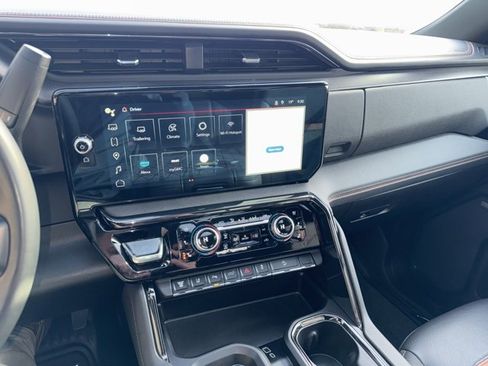 Used 2024 GMC Sierra 2500 AT4 w/ AT4 Premium Plus Package image 10